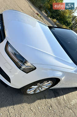 Седан Audi A4 2015 в 
