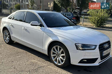 Седан Audi A4 2015 в 