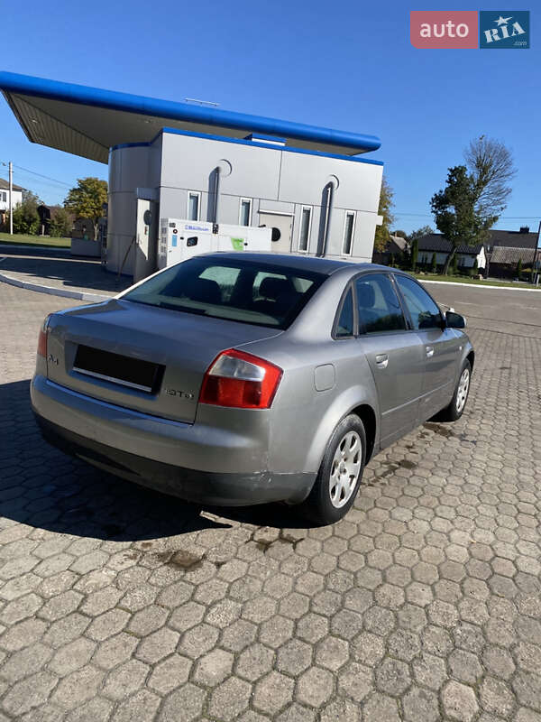 Седан Audi A4 2002 в Костополе