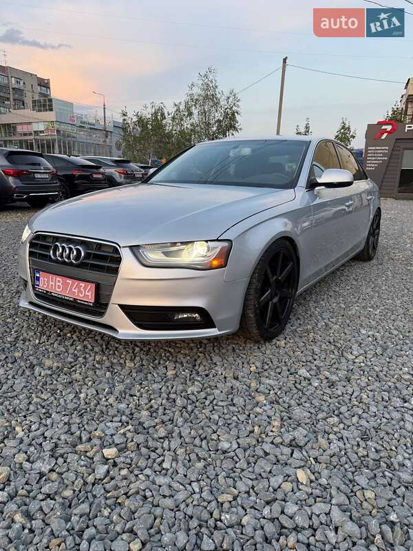 Седан Audi A4 2012 в 