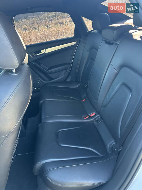 Седан Audi A4 2015 в Ровно