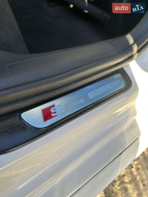 Седан Audi A4 2015 в Ровно