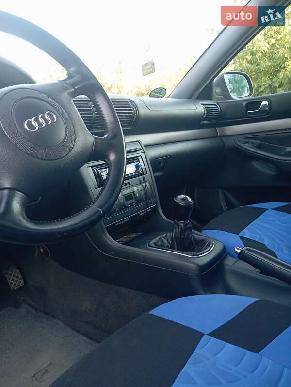 Седан Audi A4 1999 в Турбовом фото 10 Седан Audi A4 1999 в Турбовом