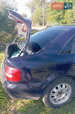 Седан Audi A4 1999 в 