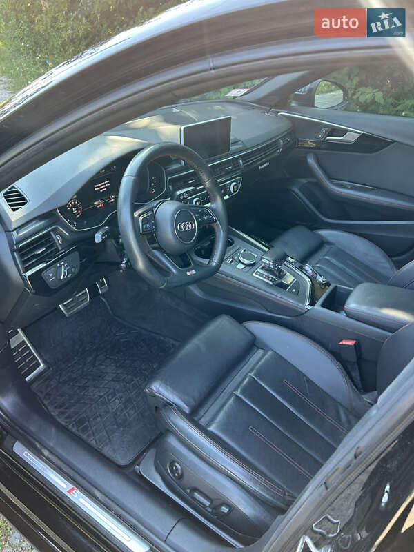 Седан Audi A4 2018 в Киеве