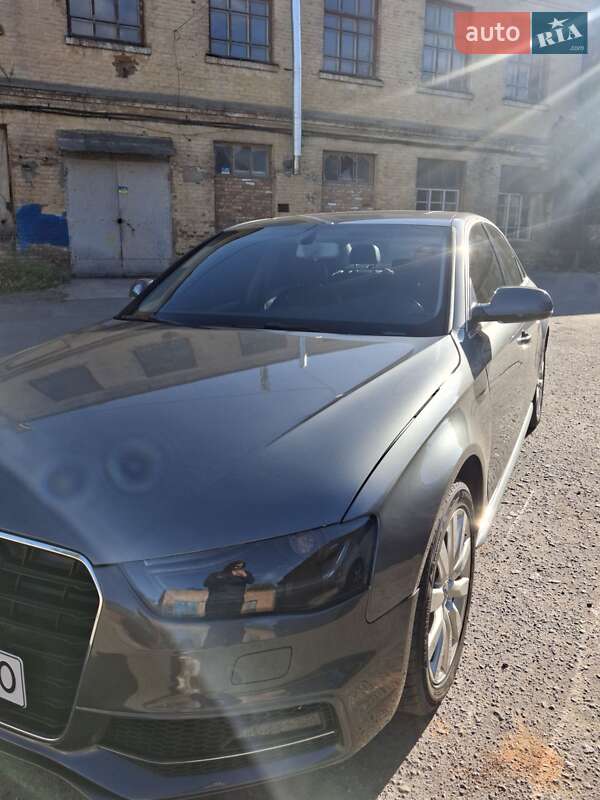 Седан Audi A4 2014 в Сумах