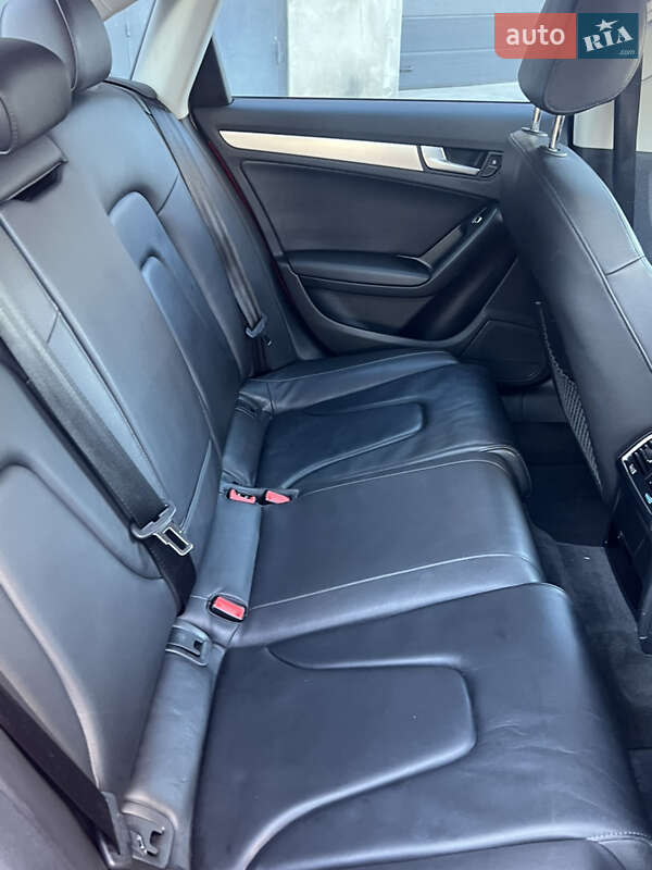 Седан Audi A4 2015 в Дубно