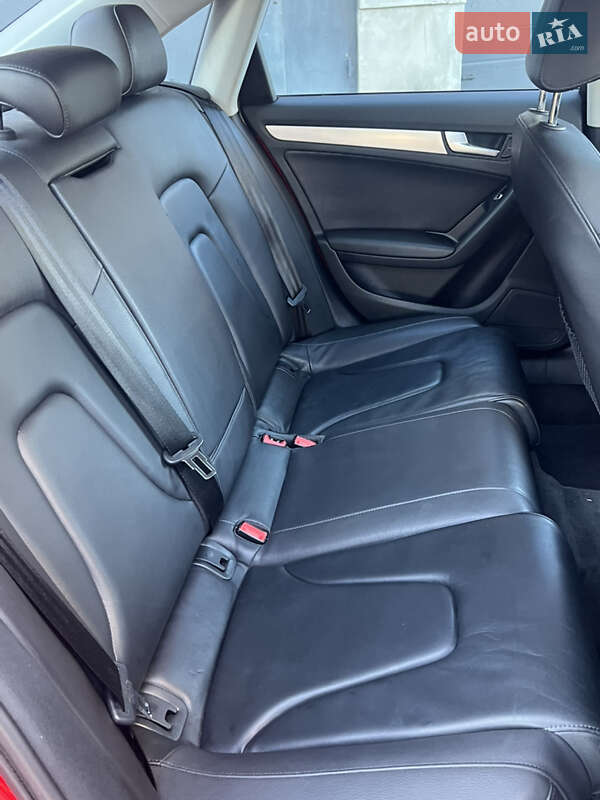 Седан Audi A4 2015 в Дубно