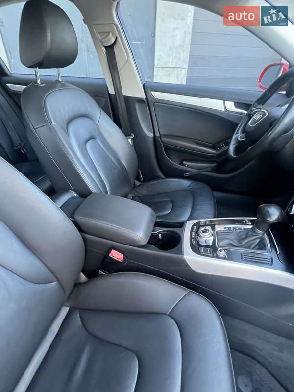 Седан Audi A4 2015 в Дубно