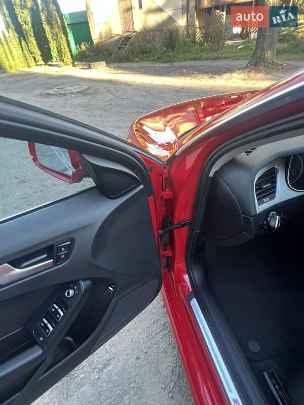 Седан Audi A4 2015 в Дубно