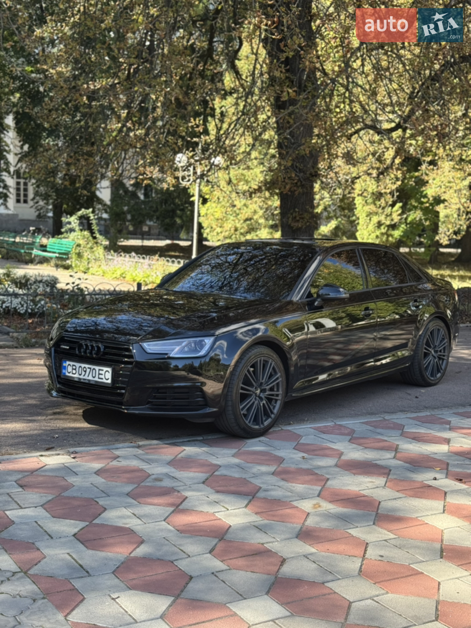 Продам власне доглянуте авто в гарному стані!!!Перероблена під Европу меню русифіцироване,замінені цепі,два ключи,два комплекта гуми на r-19 колесах,встановлене газове обладнання 5 покоління яке повністю обслуговане,авто вкладення не потребує,амортизатори і гальмівна система в коло нова!!Більш Детальна інформація за номером телефона**********