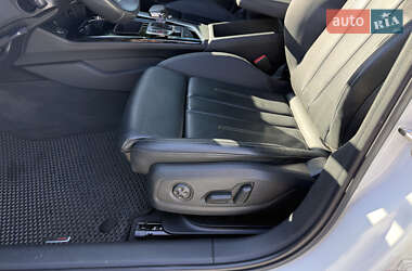 Седан Audi A4 2019 в 