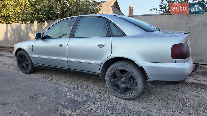 Седан Audi A4 1998 в Бару