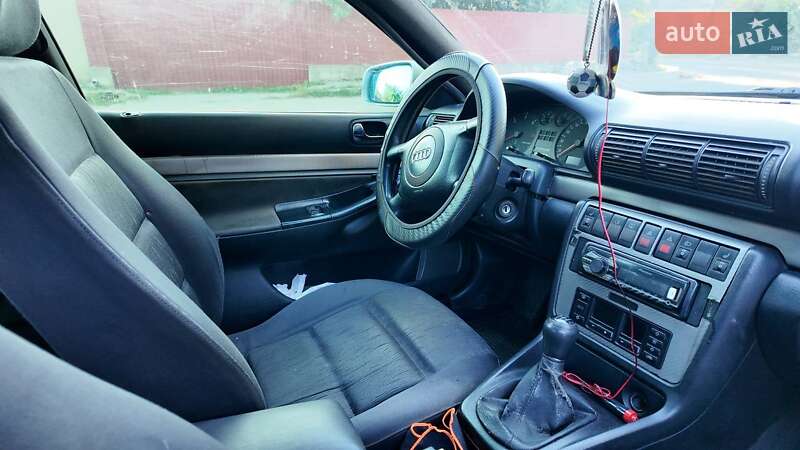 Седан Audi A4 1998 в Баре