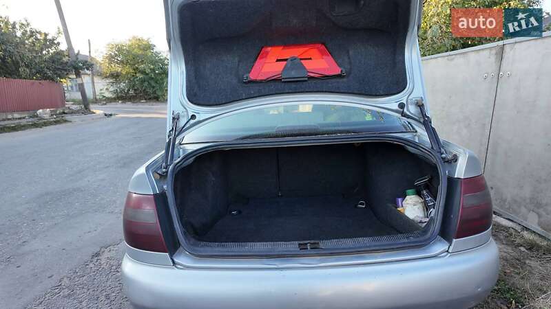 Седан Audi A4 1998 в Баре