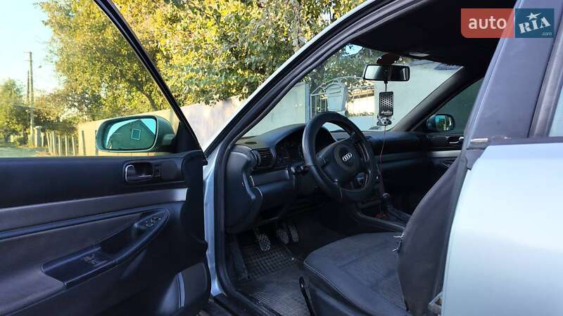 Седан Audi A4 1998 в Баре