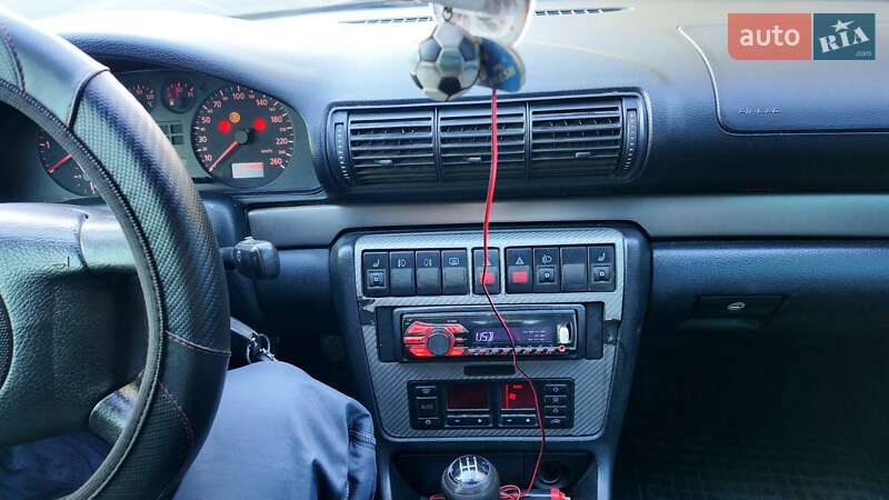 Седан Audi A4 1998 в Баре