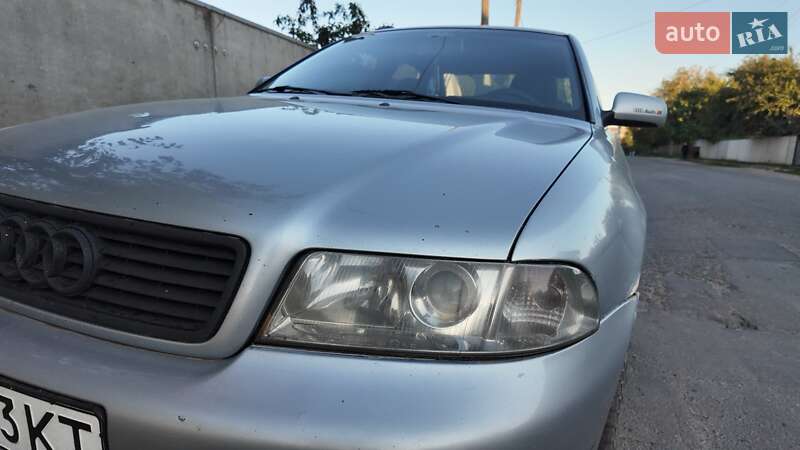 Седан Audi A4 1998 в Баре