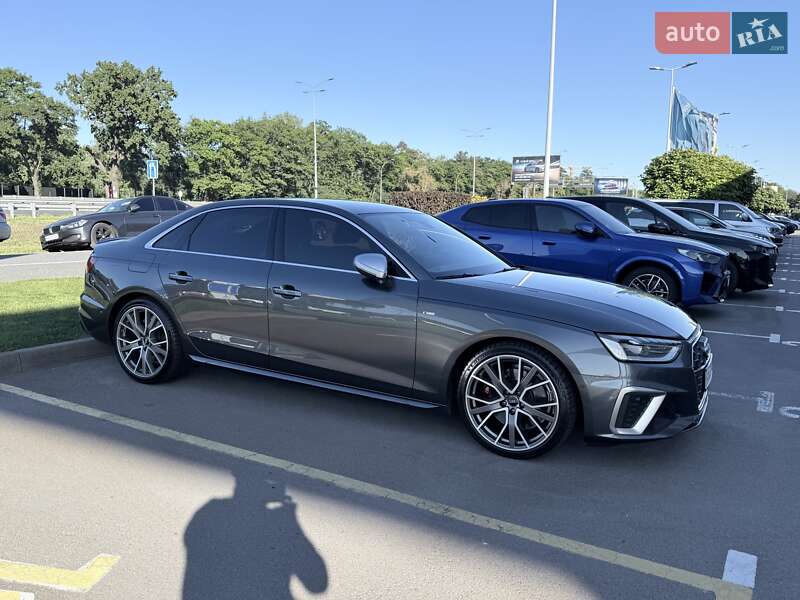 Седан Audi A4 2023 в Киеве