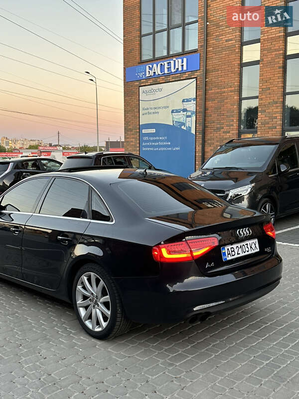 Седан Audi A4 2012 в Виннице