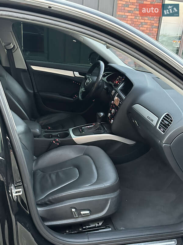 Седан Audi A4 2012 в Виннице