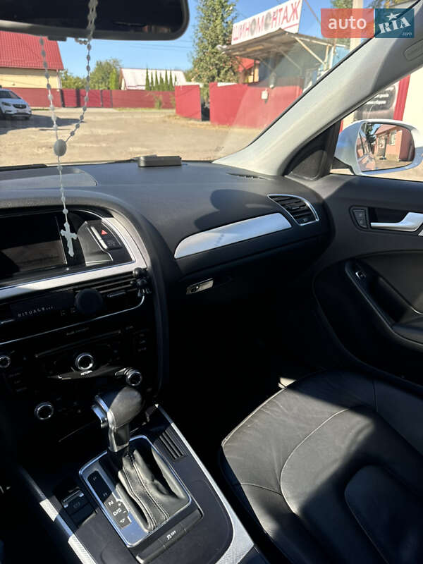 Седан Audi A4 2015 в Львове