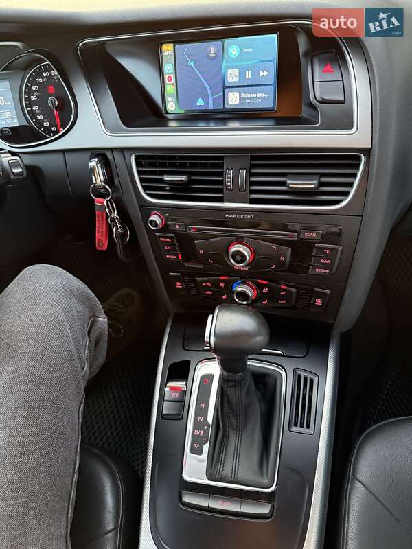 Седан Audi A4 2014 в Львове