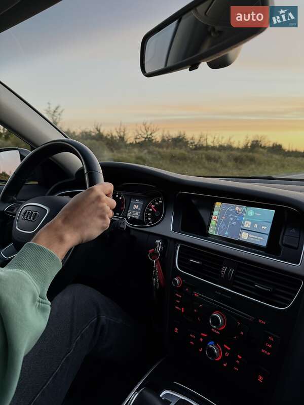 Седан Audi A4 2014 в Львове