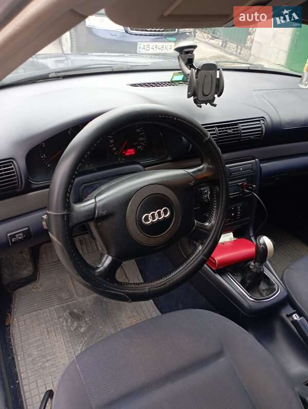 Седан Audi A4 2000 в Гнивани