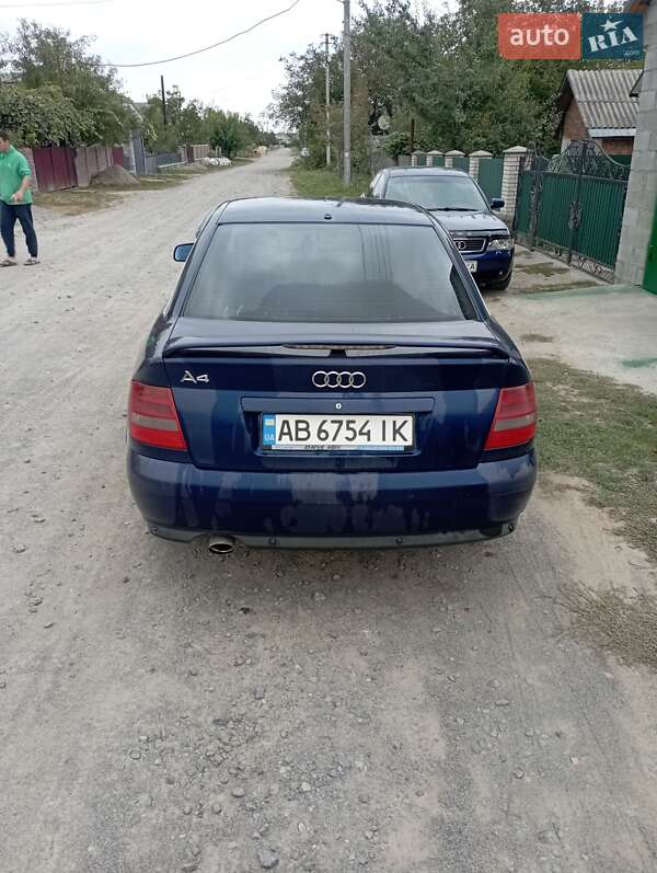 Седан Audi A4 2000 в Гнивани