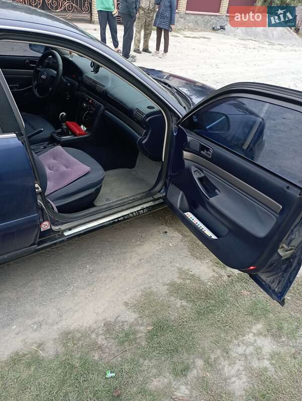 Седан Audi A4 2000 в Гнивани