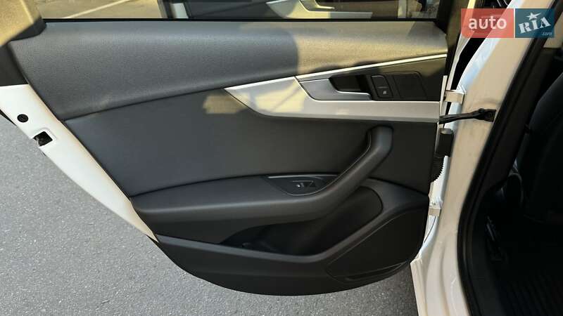 Седан Audi A4 2016 в Одессе