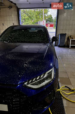 Седан Audi A4 2021 в 