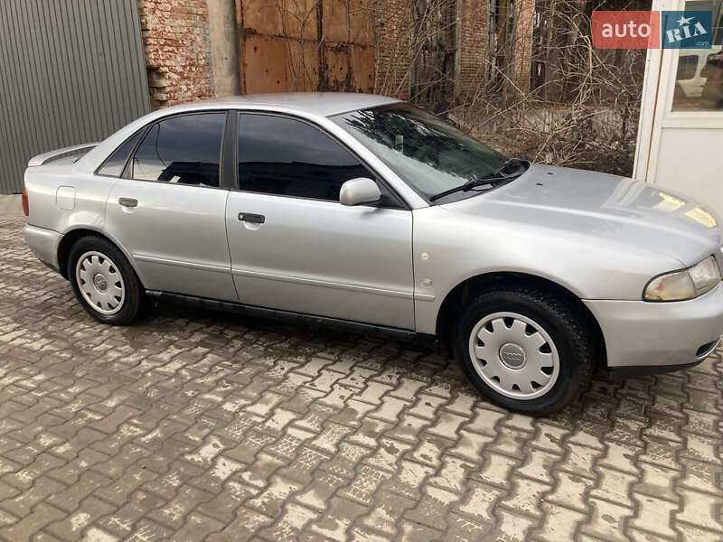 Седан Audi A4 1996 в Коломые