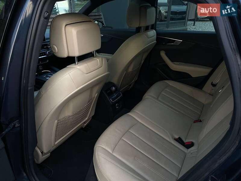 Седан Audi A4 2016 в Львове