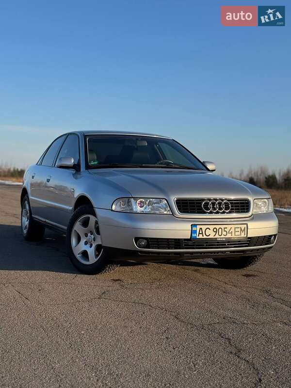 Седан Audi A4 2000 в Камне-Каширском