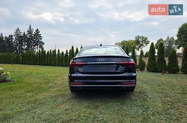 Седан Audi A4 2022 в 