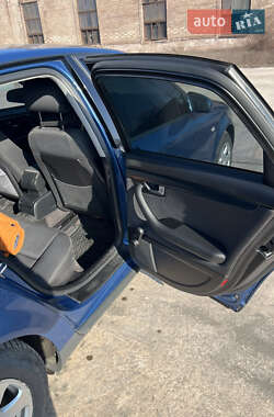 Седан Audi A4 2001 в 