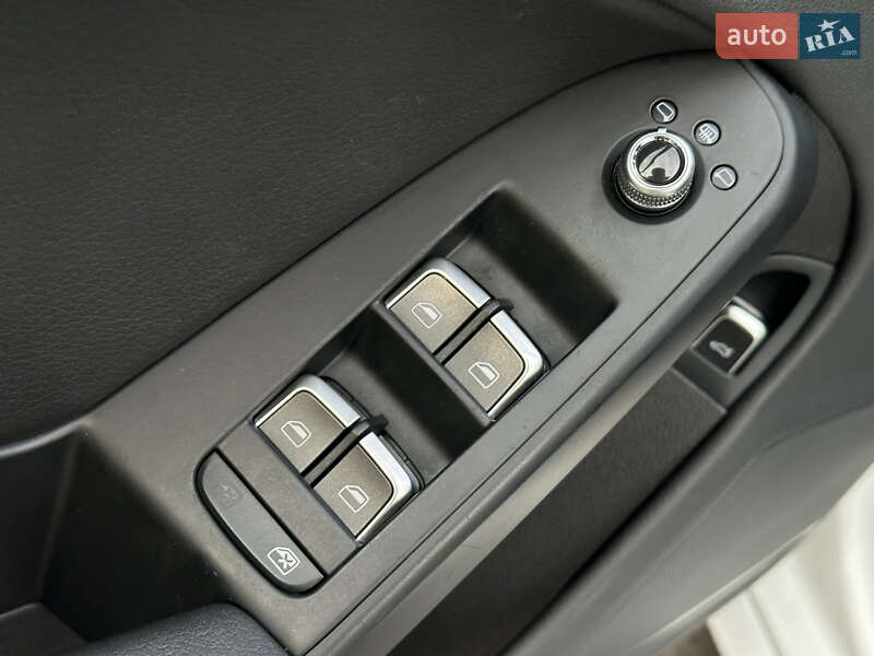 Седан Audi A4 2014 в Одесі