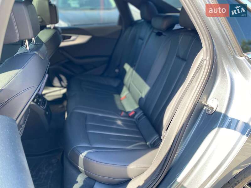 Седан Audi A4 2016 в Киеве