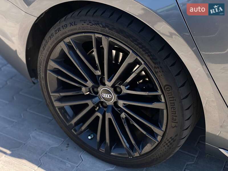 Седан Audi A4 2016 в Киеве