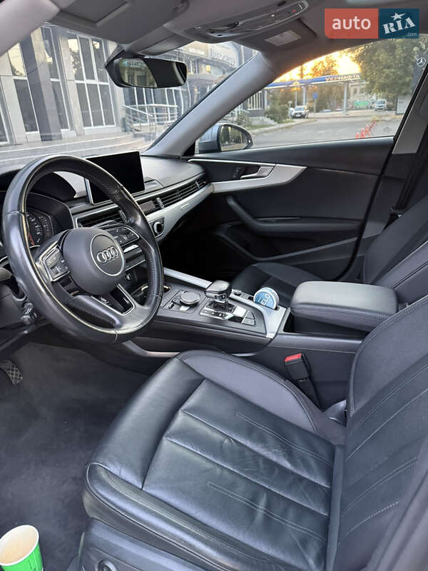 Седан Audi A4 2016 в Одессе