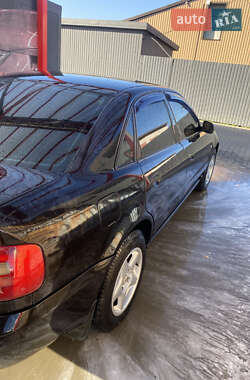 Седан Audi A4 1998 в 
