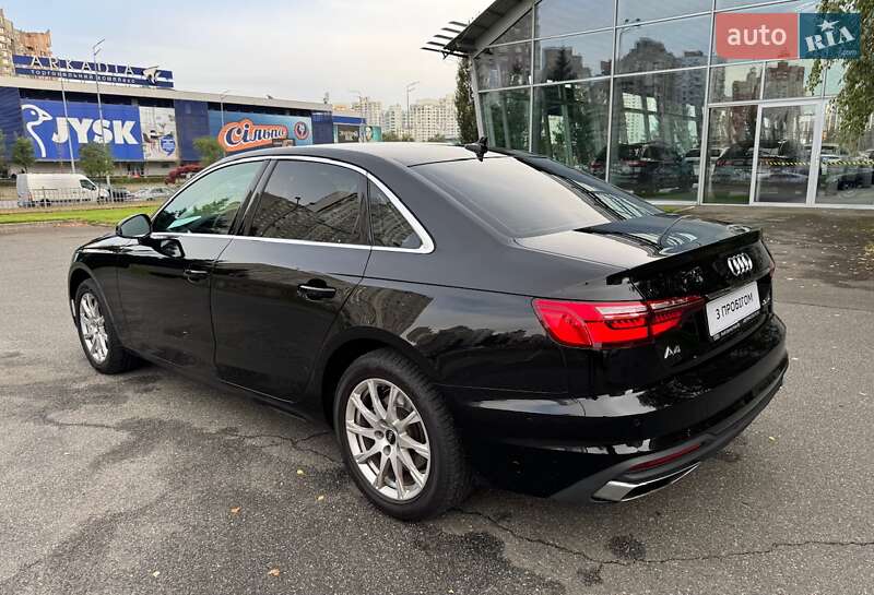 Седан Audi A4 2022 в Киеве