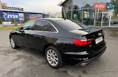 Седан Audi A4 2022 в 