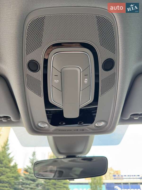 Седан Audi A4 2022 в Киеве