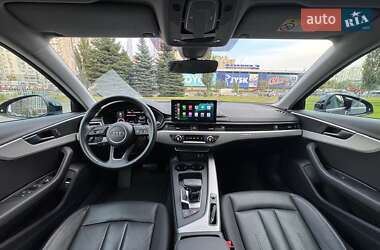 Седан Audi A4 2022 в 