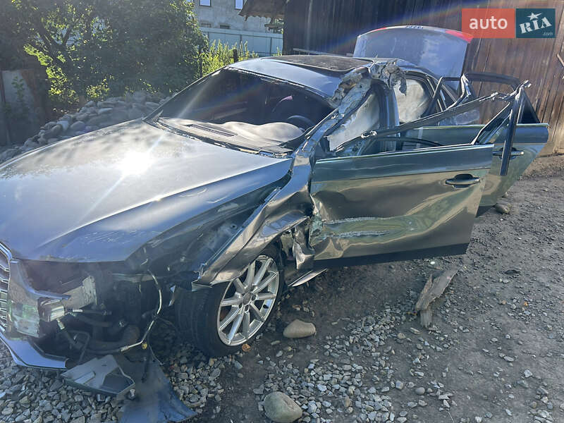 Седан Audi A4 2015 в Ивано-Франковске
