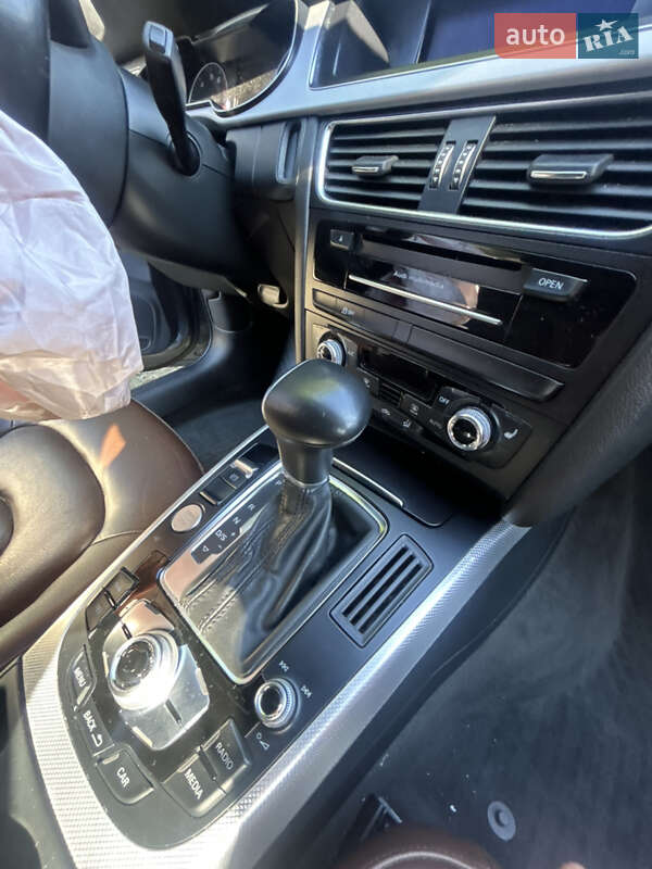 Седан Audi A4 2015 в Ивано-Франковске