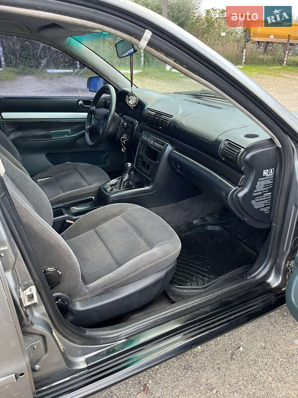 Седан Audi A4 1995 в Дрогобыче
